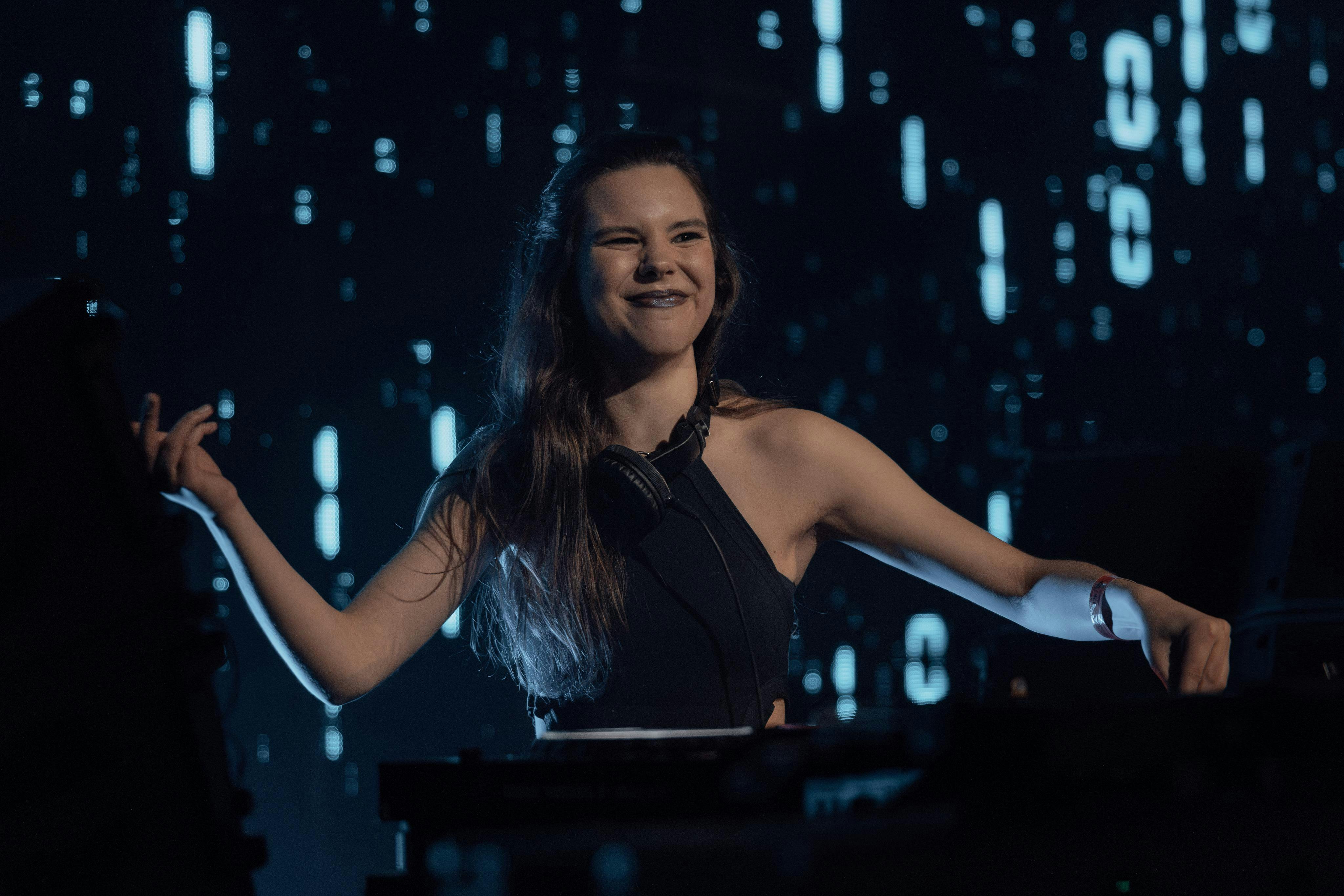 Amber Broos on Tomorrowland Winter 2024 Cage