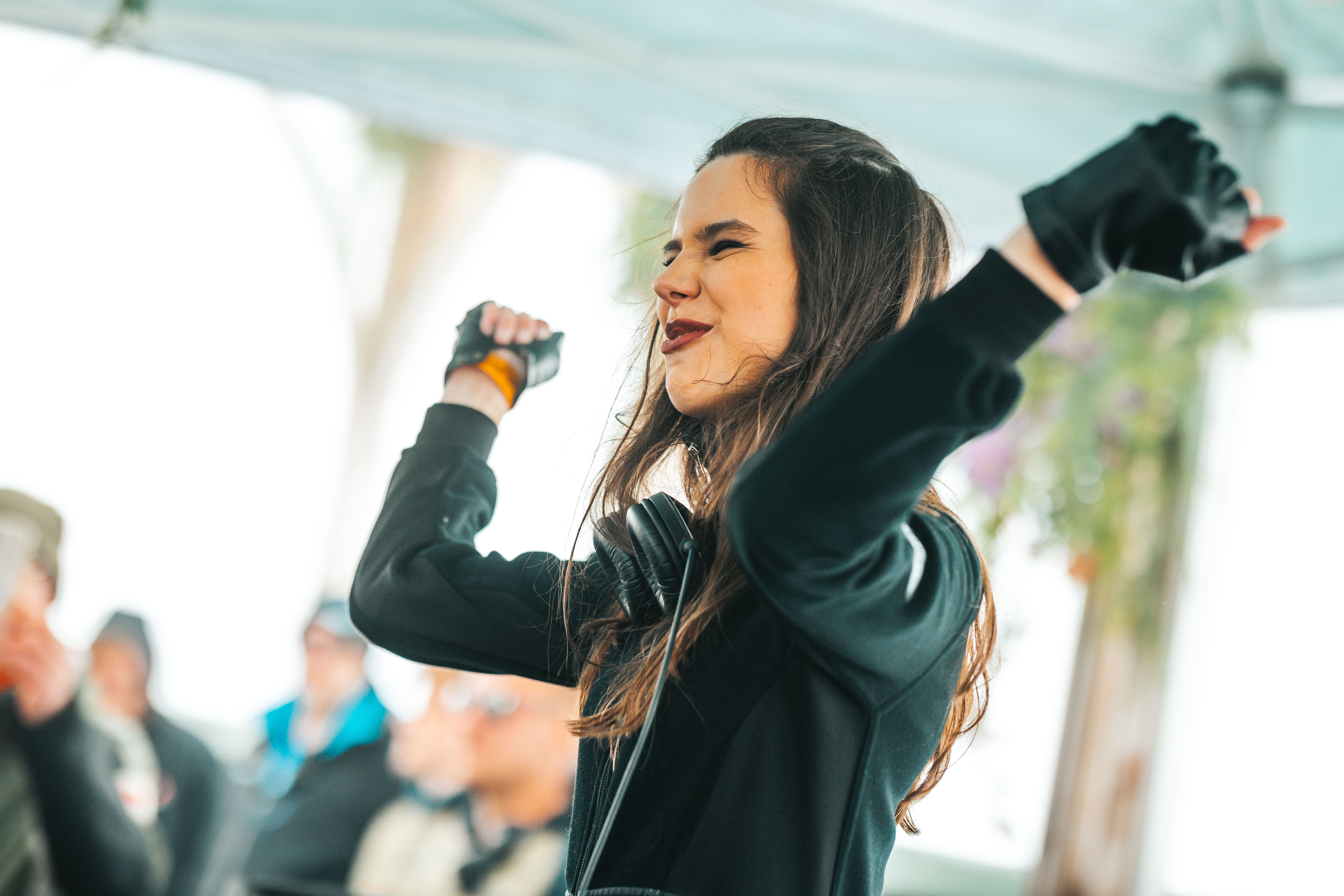 Amber Broos on stage