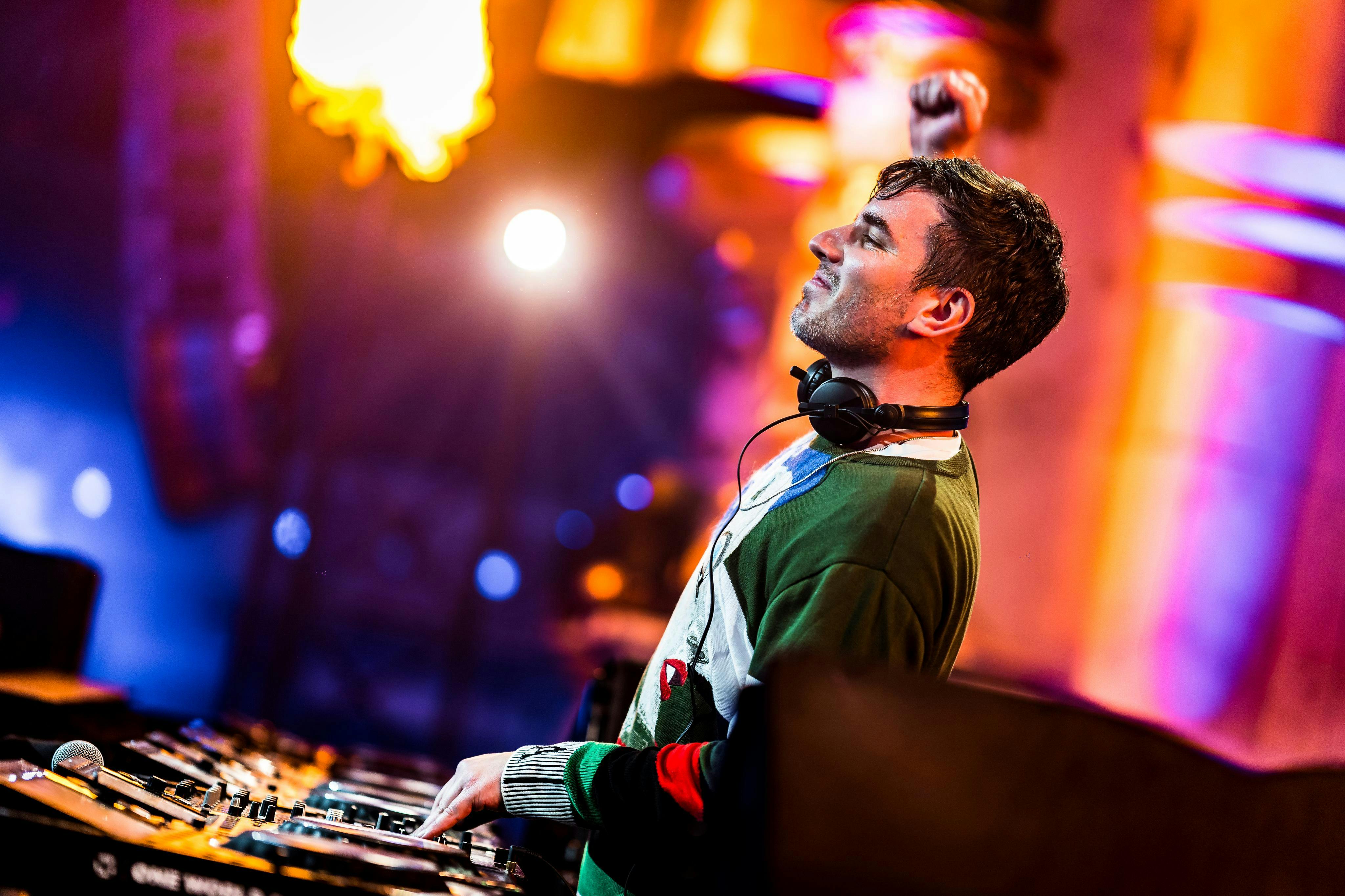 Netsky performing at the Amicorum Spectaculum Mainstage