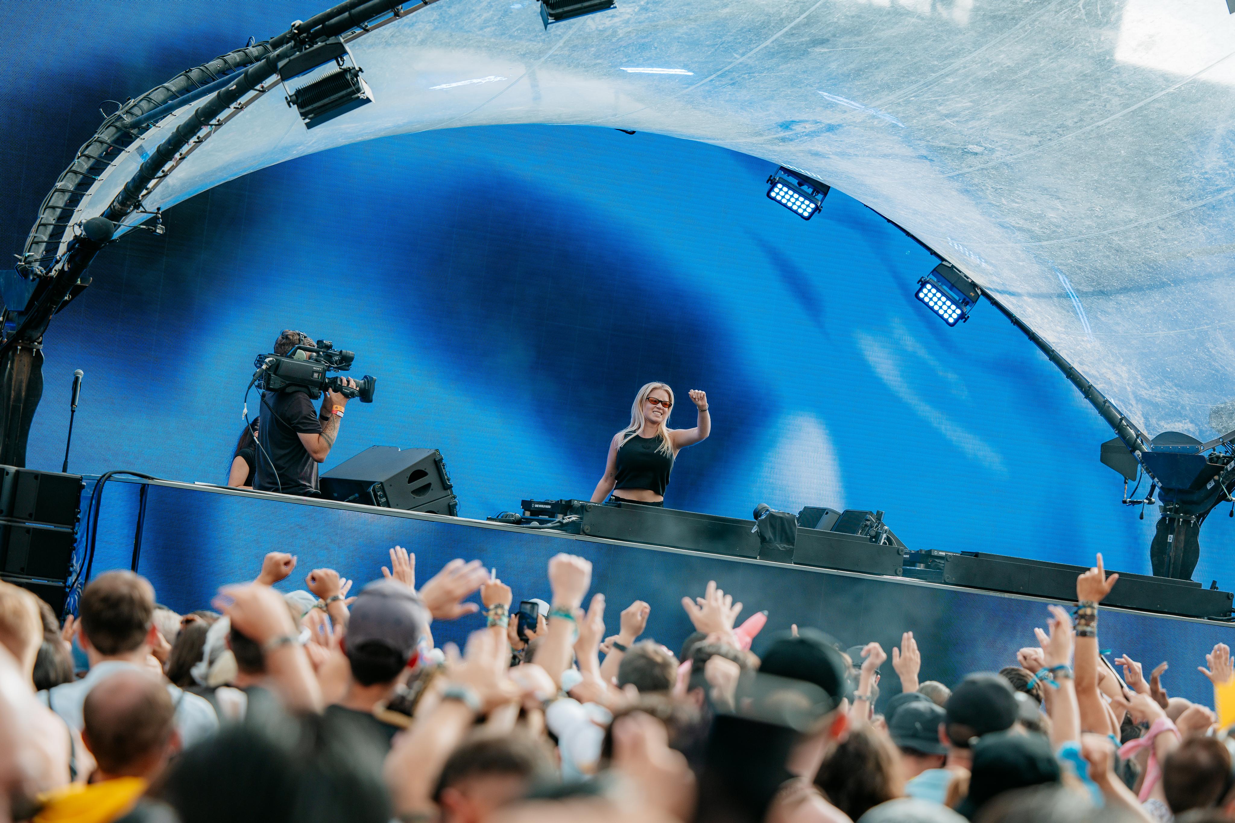 MANDY: music is my default setting